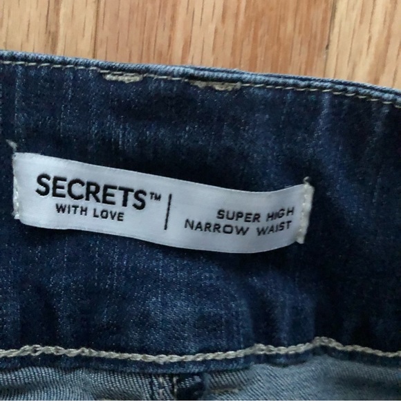 Secrets Super high rise jeans- size 5 (27) - Picture 3 of 10